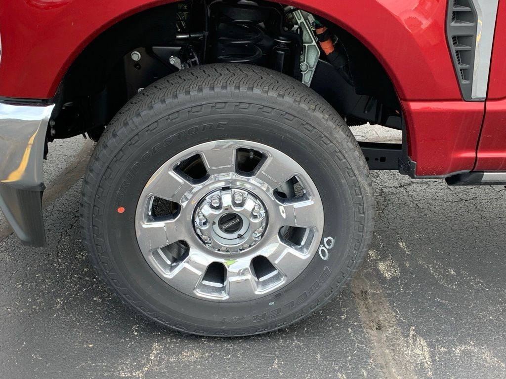 Ford F-350SD Vehicle Full-screen Gallery Image 2