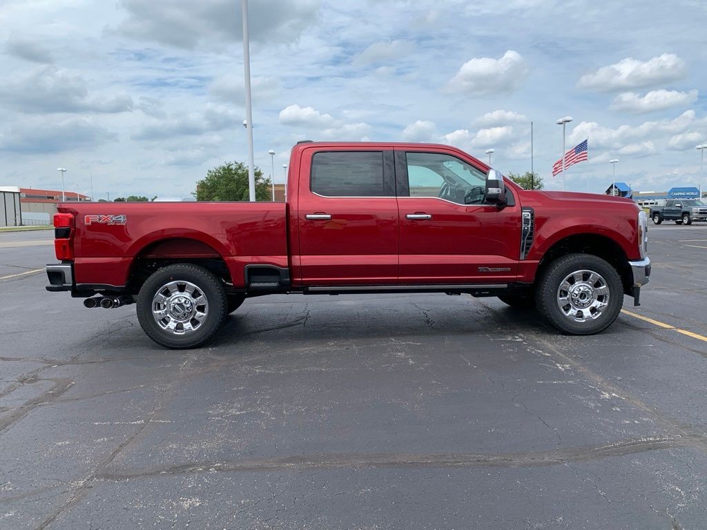 Ford F-350SD Vehicle Full-screen Gallery Image 8