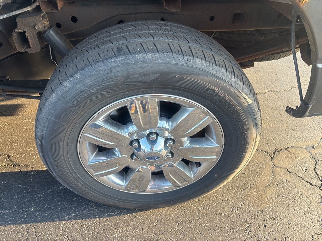 Ford F-150 Vehicle Full-screen Gallery Image 4