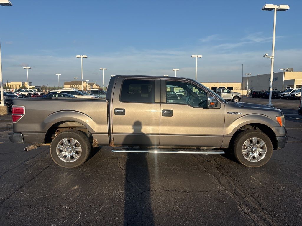 Ford F-150 Vehicle Full-screen Gallery Image 7