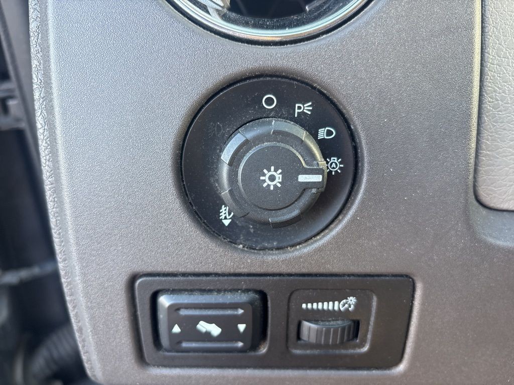 Ford F-150 Vehicle Full-screen Gallery Image 10