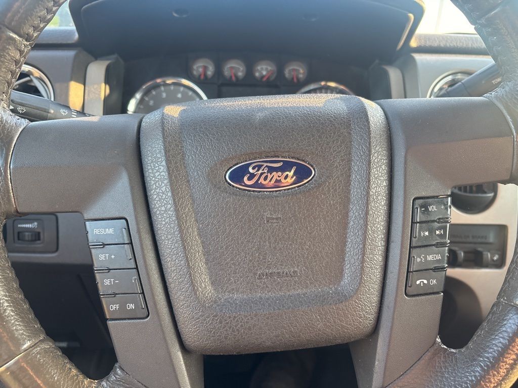 Ford F-150 Vehicle Full-screen Gallery Image 12