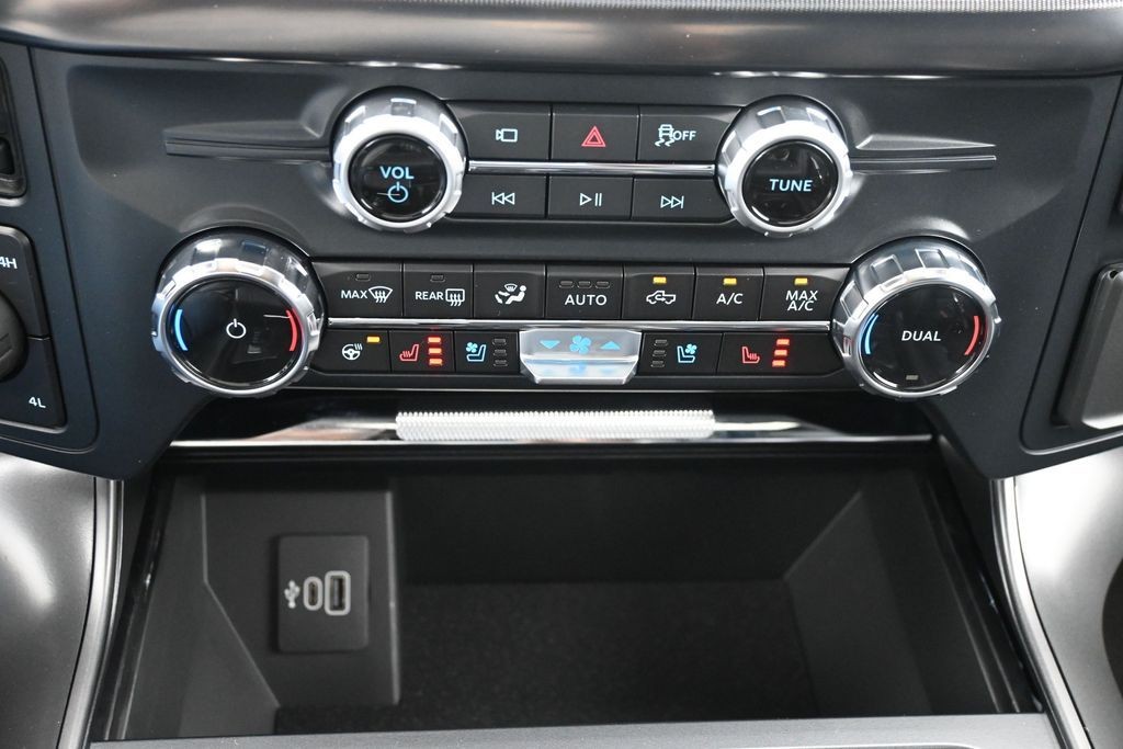 Ford F-150 Vehicle Full-screen Gallery Image 14