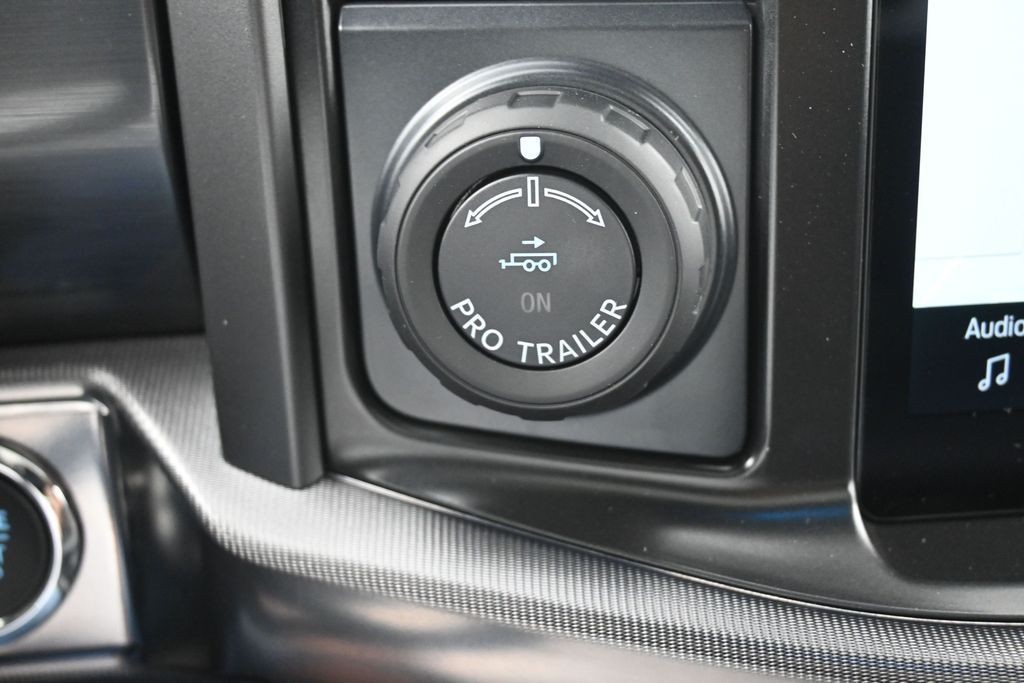 Ford F-150 Vehicle Full-screen Gallery Image 15