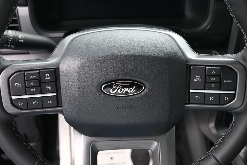 Ford F-150 Vehicle Full-screen Gallery Image 19
