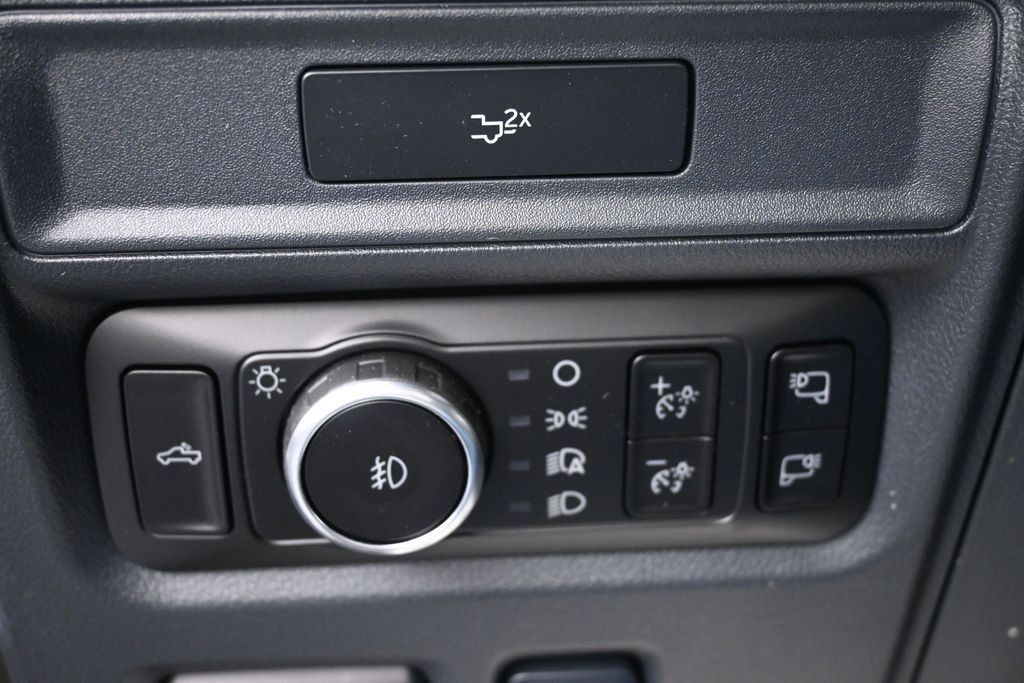 Ford F-150 Vehicle Full-screen Gallery Image 22