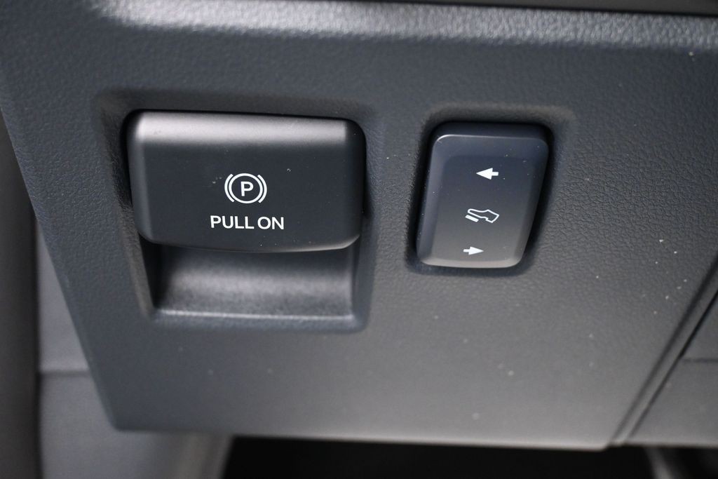 Ford F-150 Vehicle Full-screen Gallery Image 23