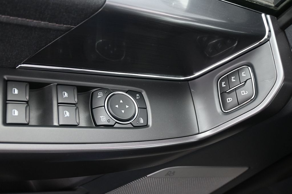 Ford F-150 Vehicle Full-screen Gallery Image 24