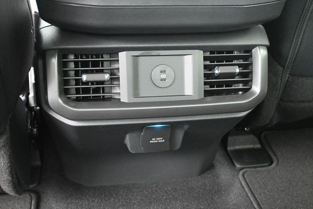 Ford F-150 Vehicle Full-screen Gallery Image 26