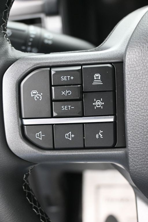 Ford F-150 Vehicle Full-screen Gallery Image 21