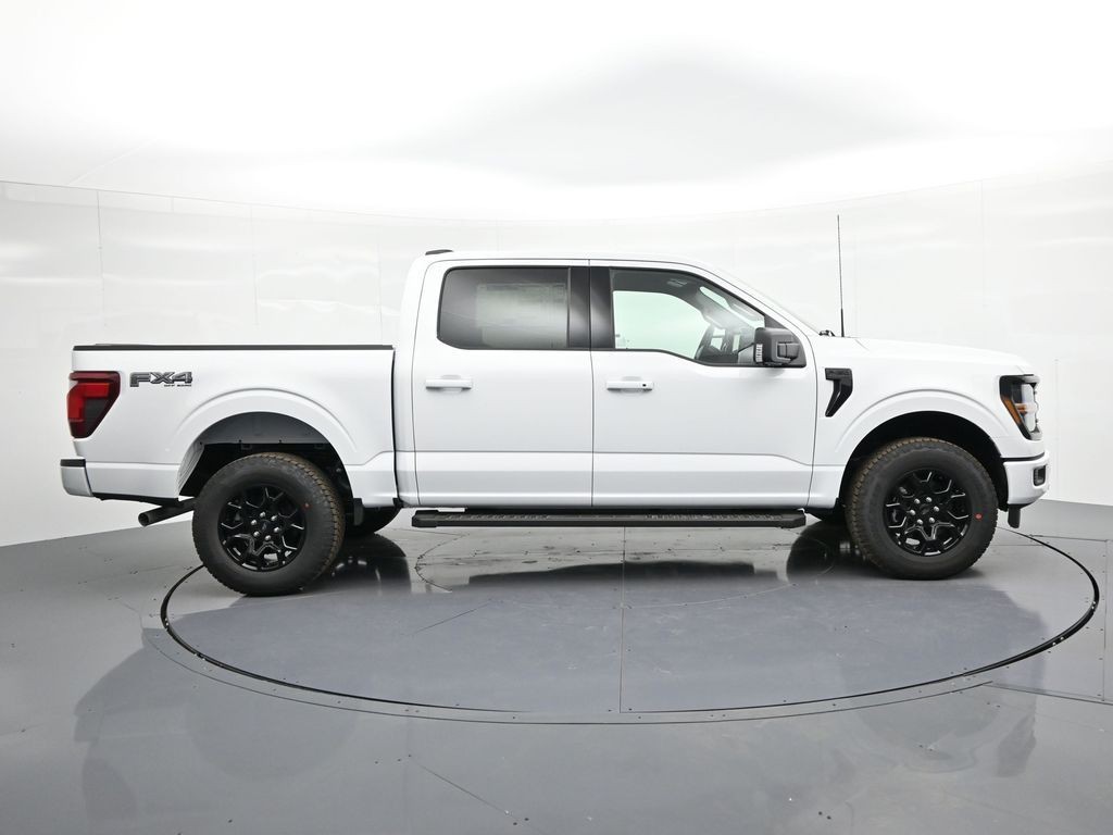 Ford F-150 Vehicle Full-screen Gallery Image 5