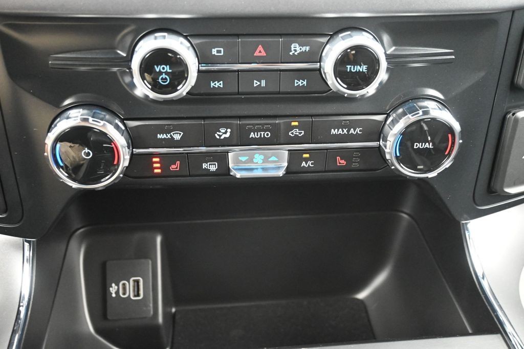 Ford F-150 Vehicle Full-screen Gallery Image 13