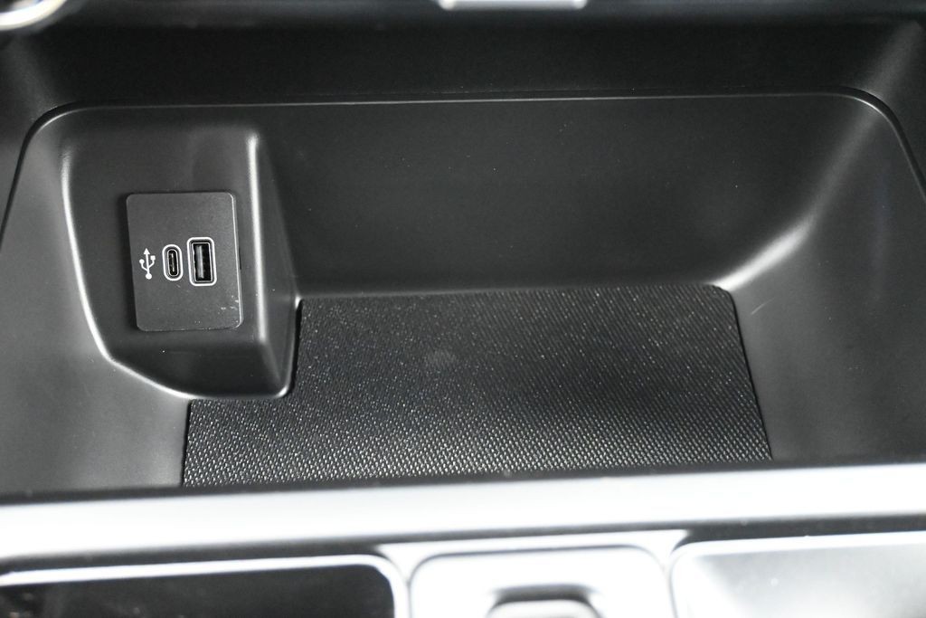 Ford F-150 Vehicle Full-screen Gallery Image 14