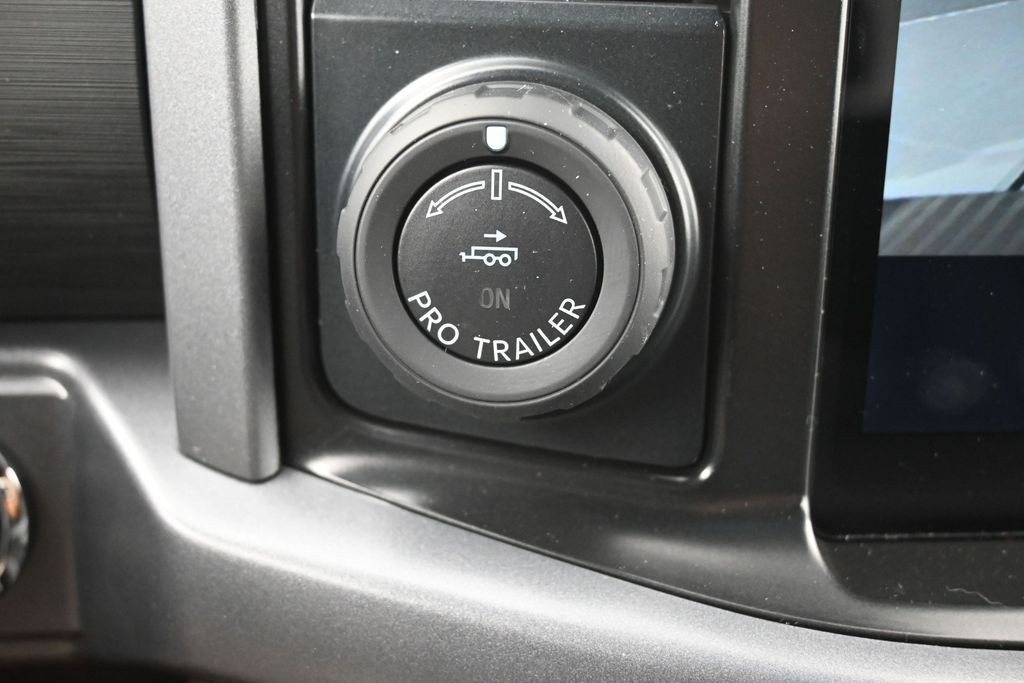 Ford F-150 Vehicle Full-screen Gallery Image 15