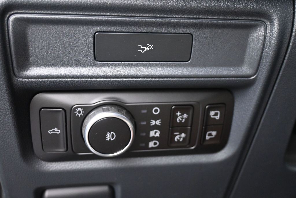 Ford F-150 Vehicle Full-screen Gallery Image 22