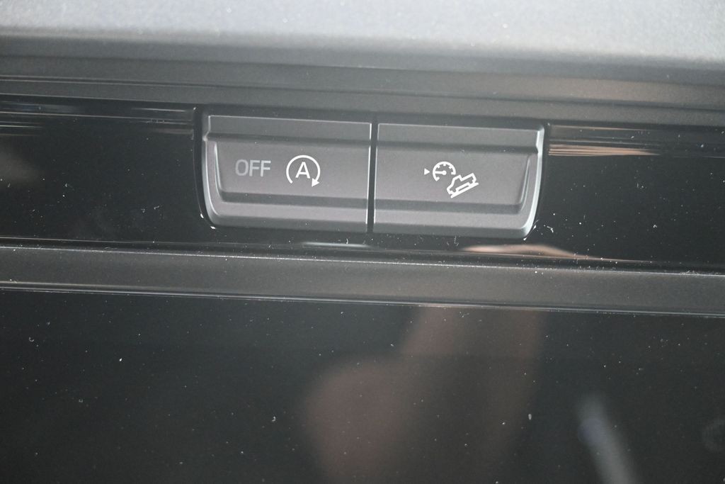 Ford F-150 Vehicle Full-screen Gallery Image 26