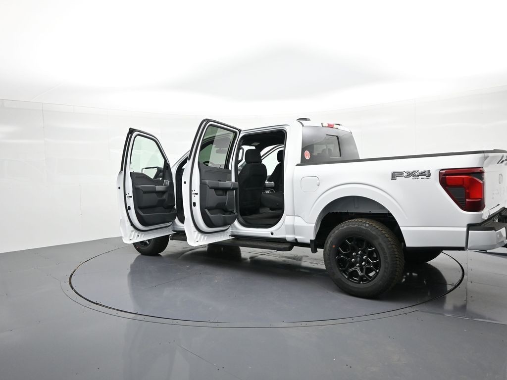 Ford F-150 Vehicle Full-screen Gallery Image 38
