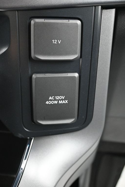 Ford F-150 Vehicle Full-screen Gallery Image 17