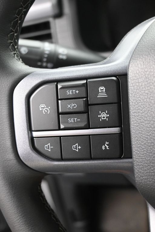 Ford F-150 Vehicle Full-screen Gallery Image 21
