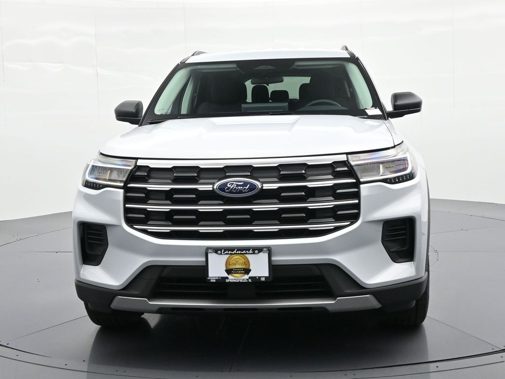Ford Explorer Vehicle Full-screen Gallery Image 3