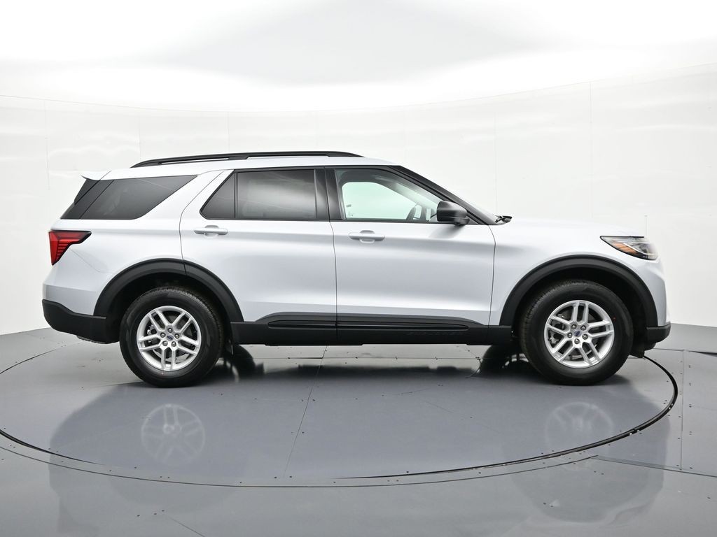 Ford Explorer Vehicle Full-screen Gallery Image 5