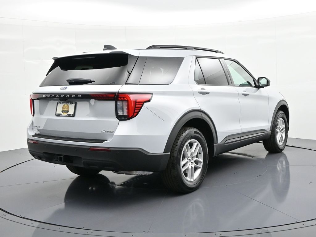 Ford Explorer Vehicle Full-screen Gallery Image 6