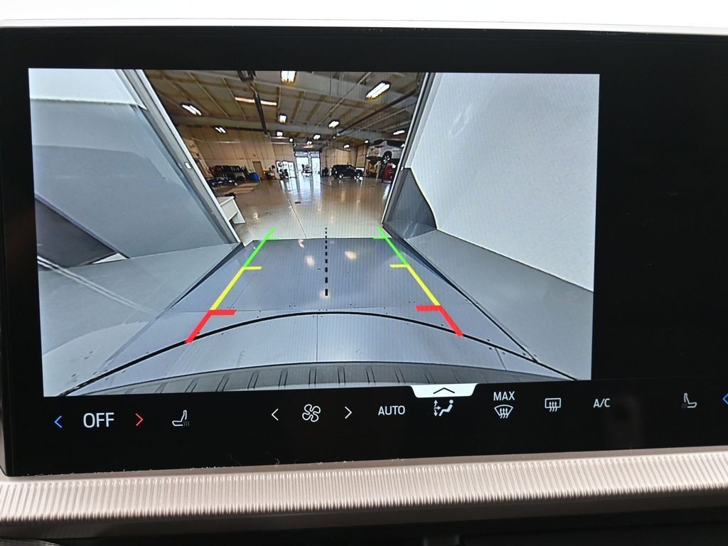 Ford Explorer Vehicle Full-screen Gallery Image 11