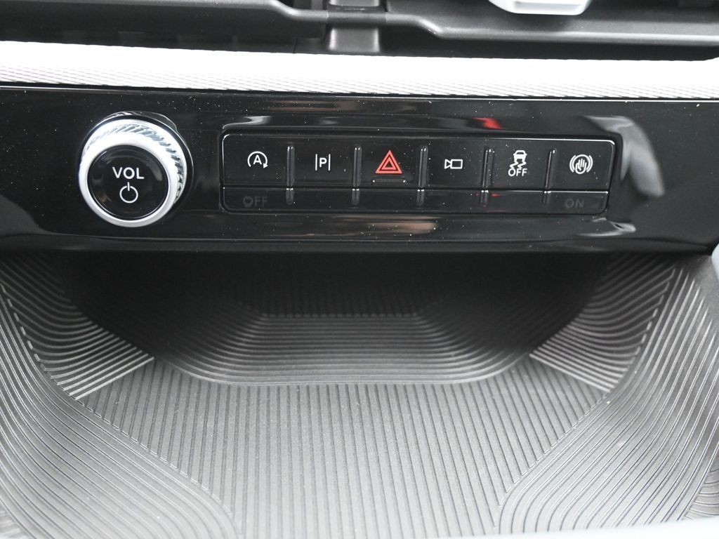 Ford Explorer Vehicle Full-screen Gallery Image 12