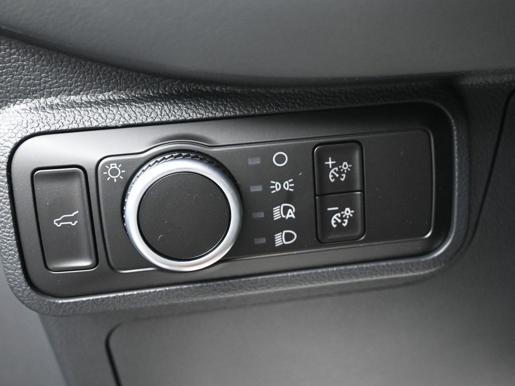 Ford Explorer Vehicle Full-screen Gallery Image 16