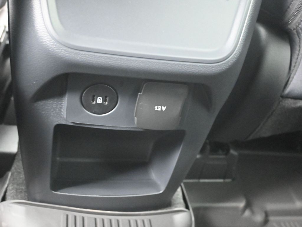 Ford Explorer Vehicle Full-screen Gallery Image 19