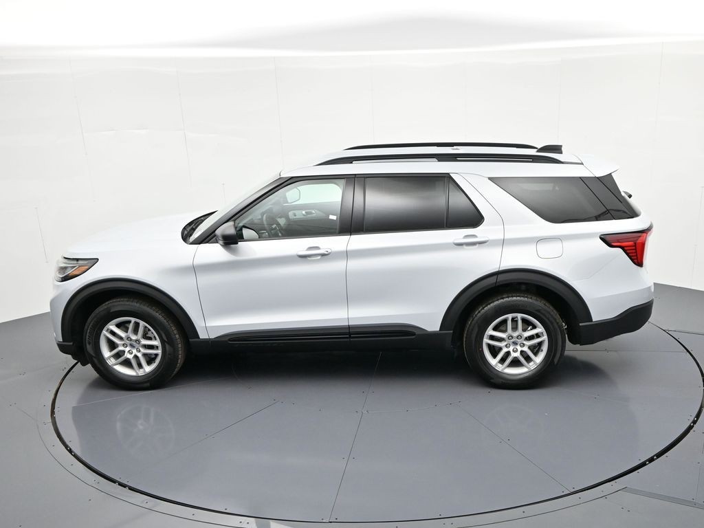 Ford Explorer Vehicle Full-screen Gallery Image 23
