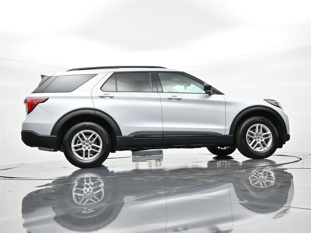 Ford Explorer Vehicle Full-screen Gallery Image 27