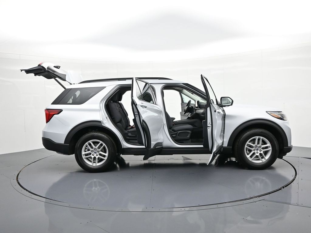 Ford Explorer Vehicle Full-screen Gallery Image 28