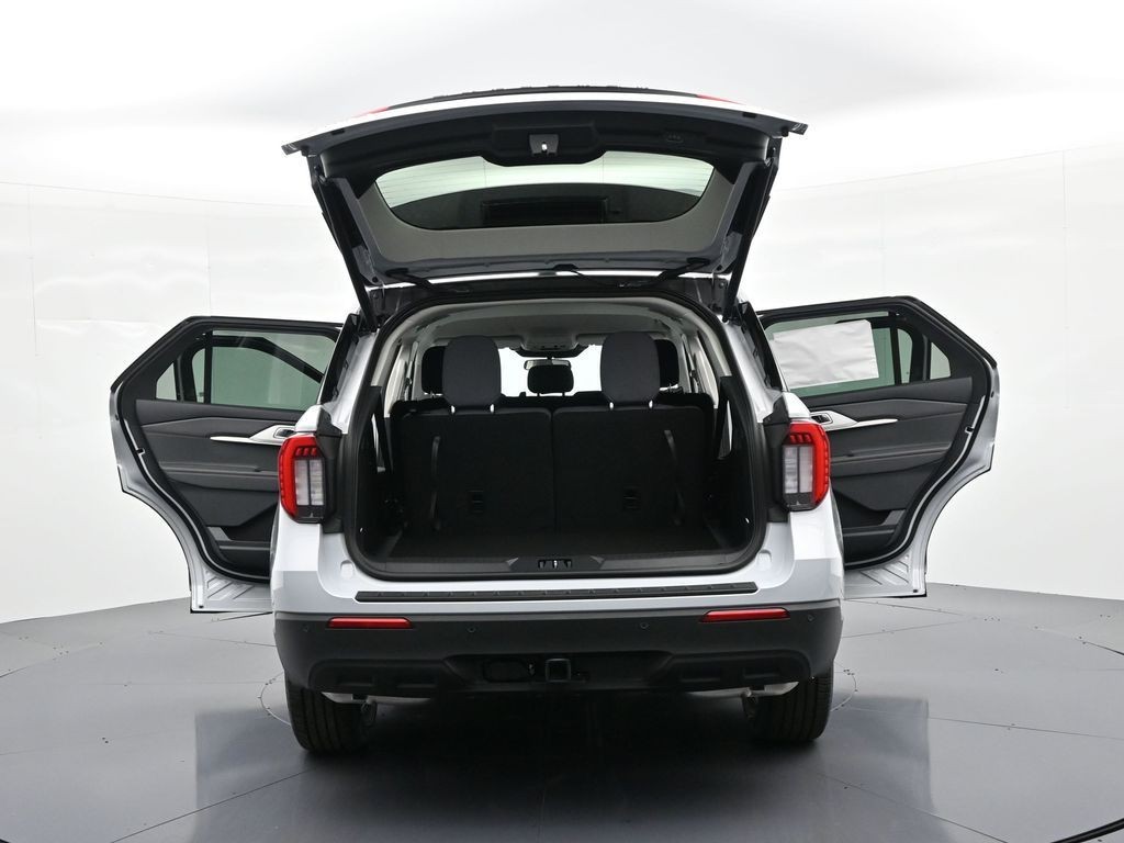 Ford Explorer Vehicle Full-screen Gallery Image 31