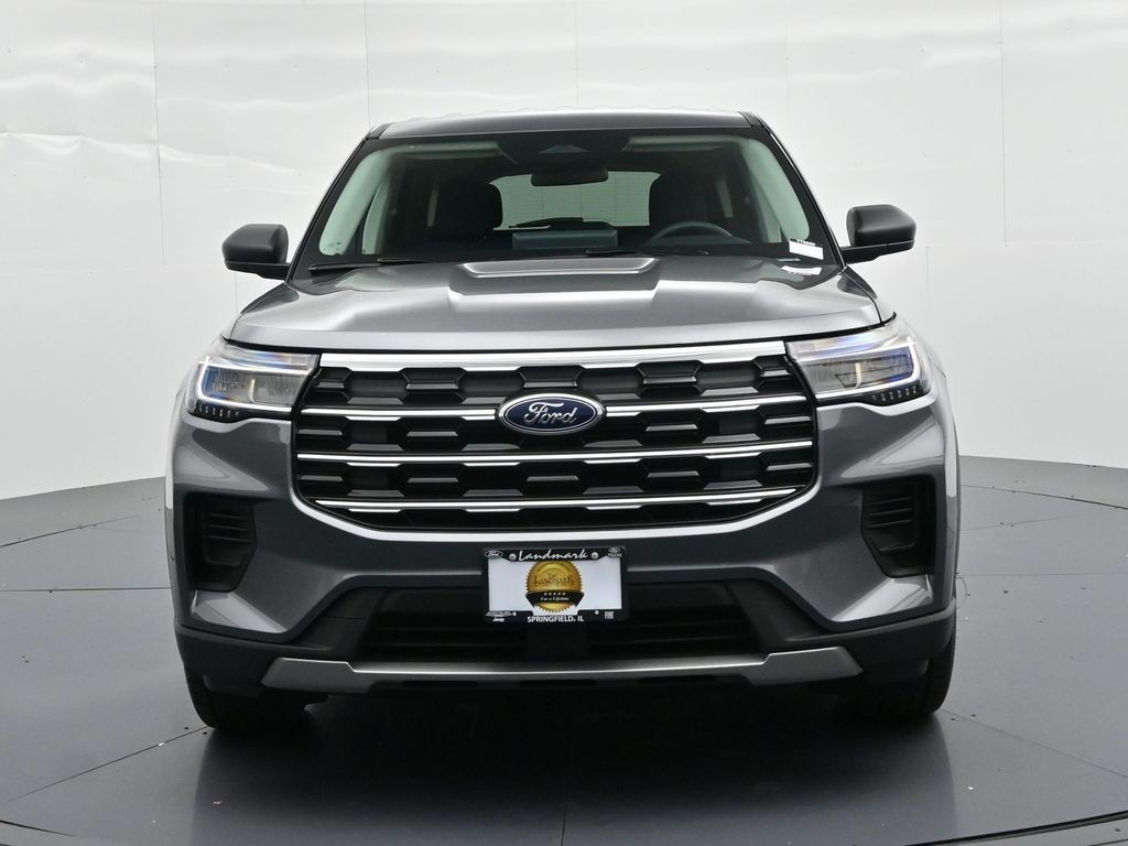 Ford Explorer Vehicle Full-screen Gallery Image 3