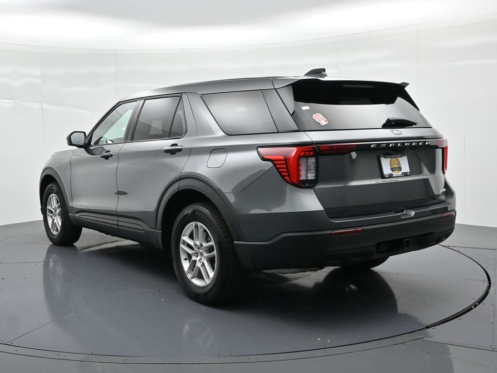 Ford Explorer Vehicle Full-screen Gallery Image 8