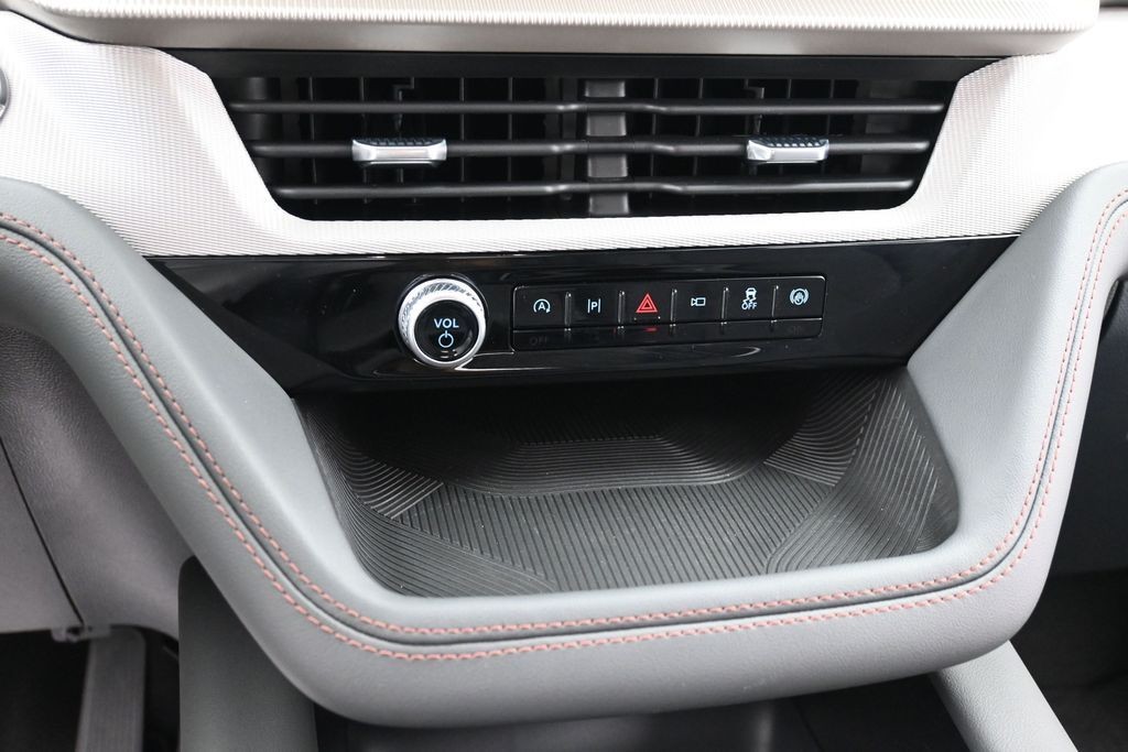 Ford Explorer Vehicle Full-screen Gallery Image 13