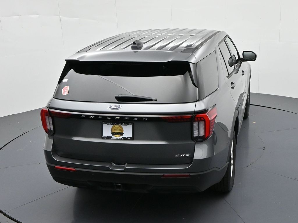 Ford Explorer Vehicle Full-screen Gallery Image 17
