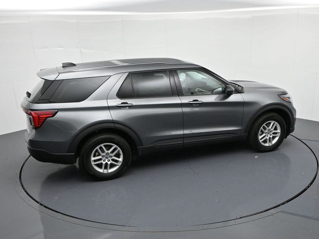 Ford Explorer Vehicle Full-screen Gallery Image 19