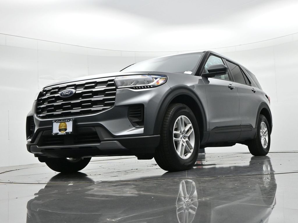 Ford Explorer Vehicle Full-screen Gallery Image 21