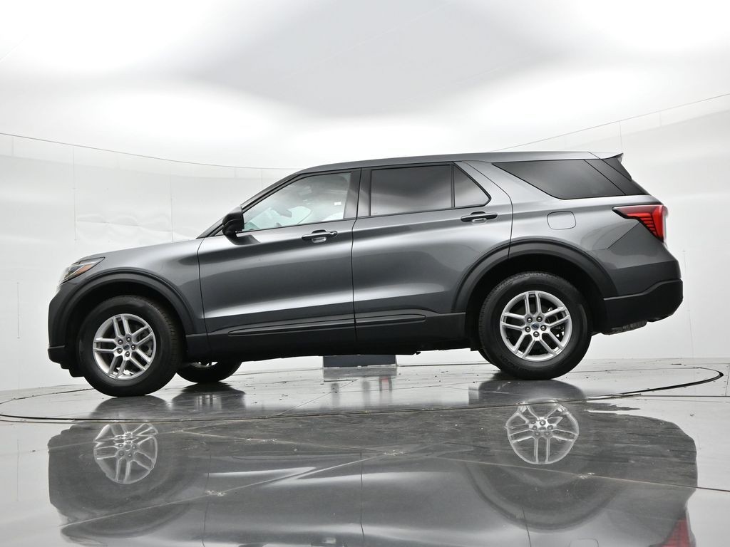 Ford Explorer Vehicle Full-screen Gallery Image 23