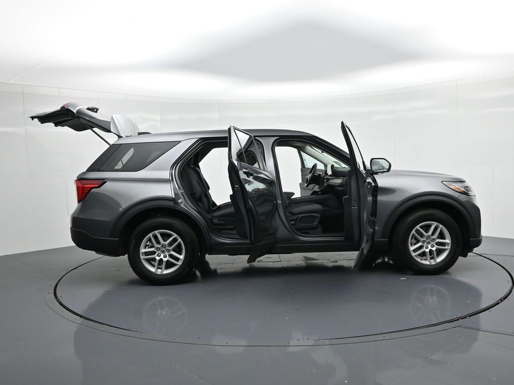 Ford Explorer Vehicle Full-screen Gallery Image 25