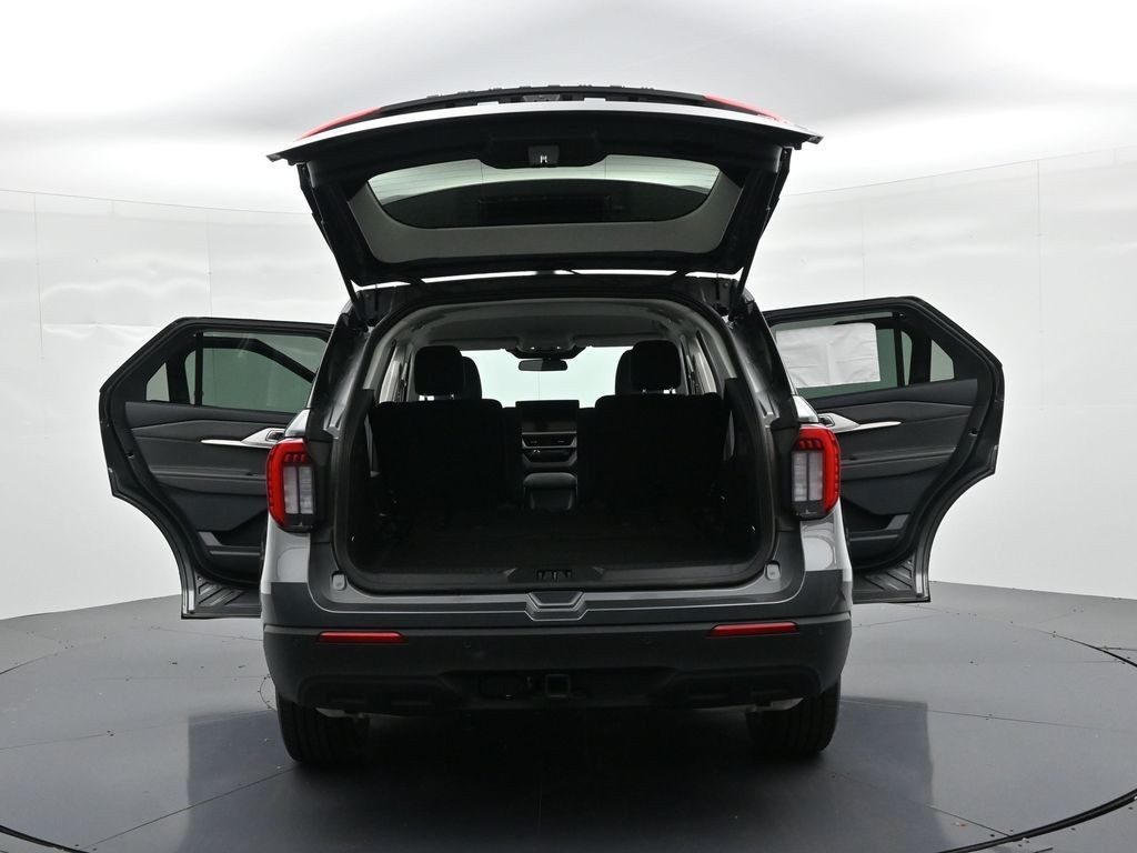 Ford Explorer Vehicle Full-screen Gallery Image 28