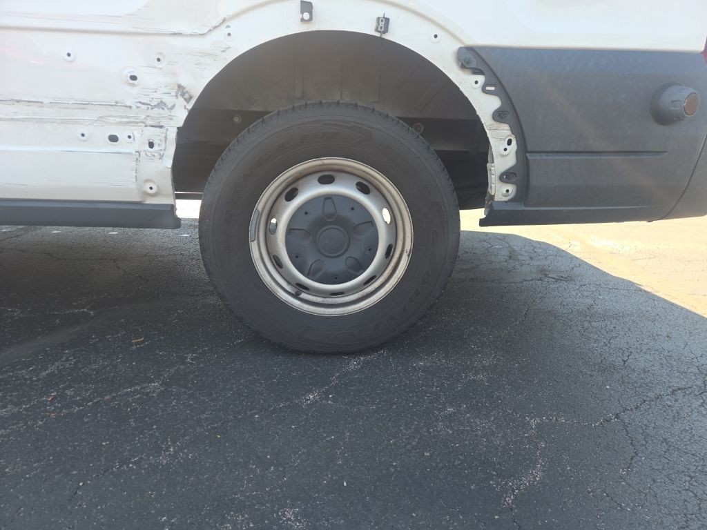 Ford Transit Wagon Vehicle Full-screen Gallery Image 4