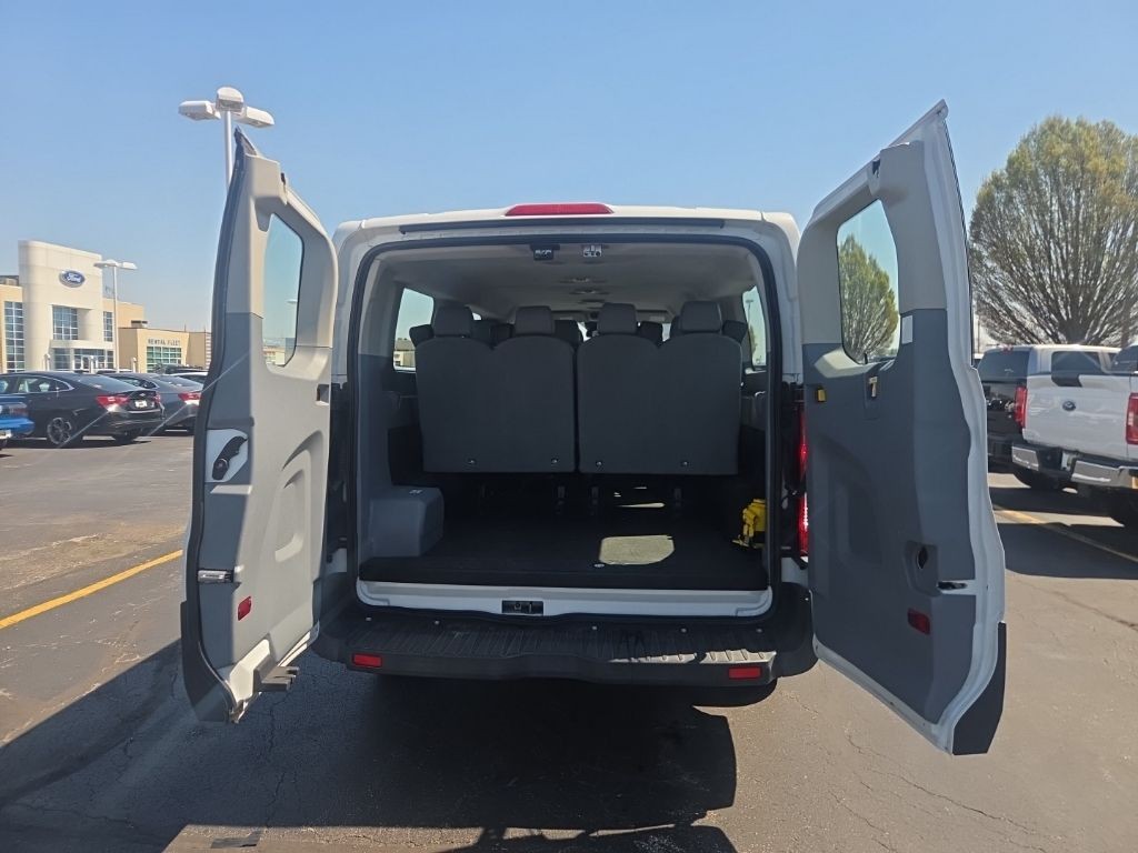 Ford Transit Wagon Vehicle Full-screen Gallery Image 6