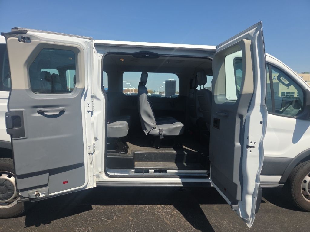 Ford Transit Wagon Vehicle Full-screen Gallery Image 7