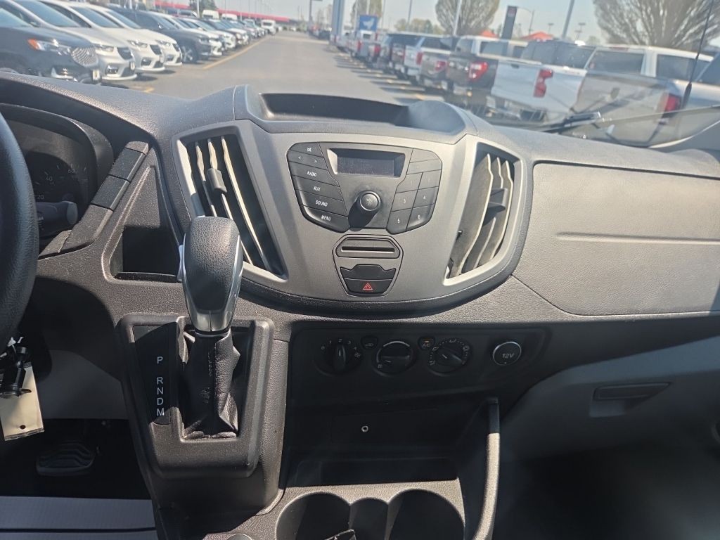 Ford Transit Wagon Vehicle Full-screen Gallery Image 15