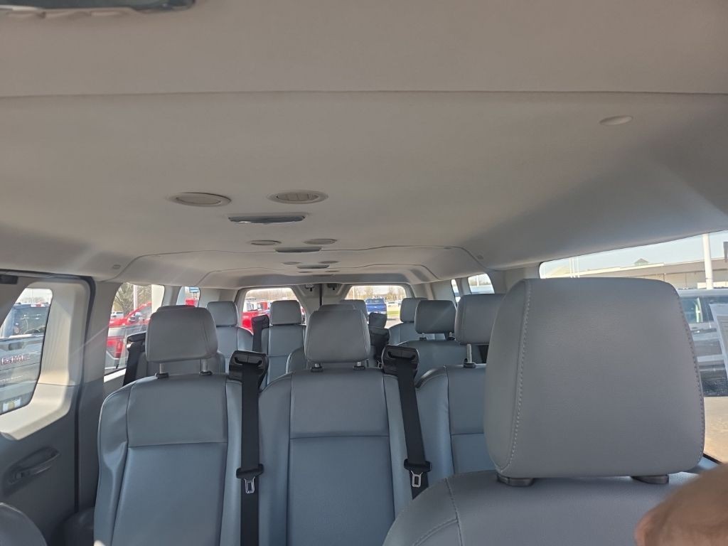 Ford Transit Wagon Vehicle Full-screen Gallery Image 16