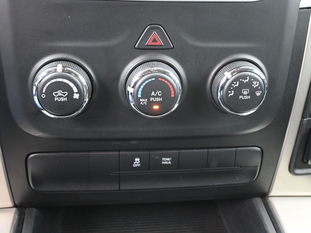 Ram 1500 Vehicle Full-screen Gallery Image 12