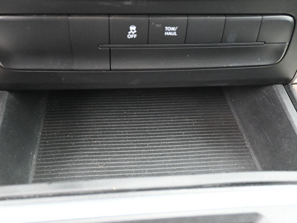 Ram 1500 Vehicle Full-screen Gallery Image 13